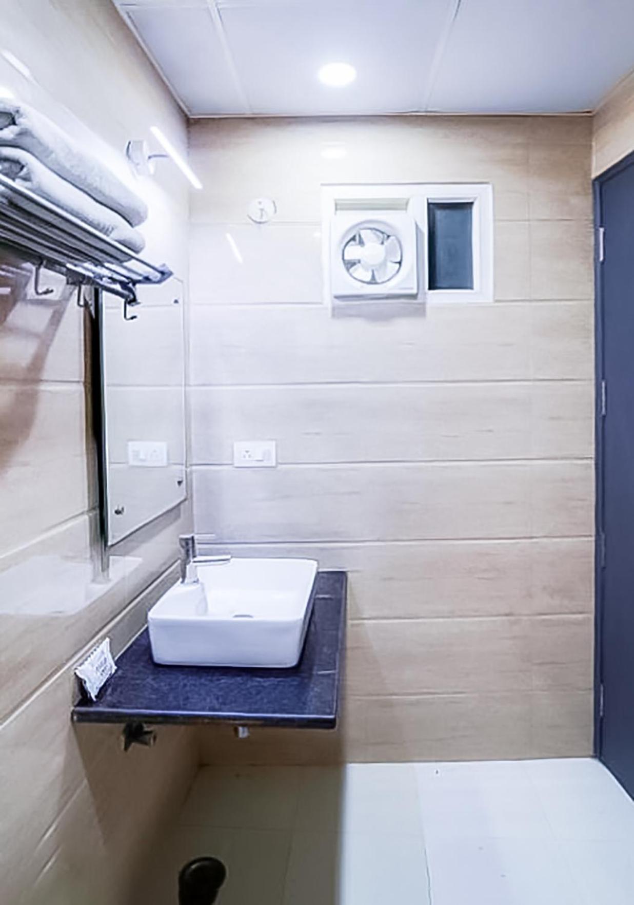 Family Rooms Inn - Shalimarbagh New Delhi Exterior photo